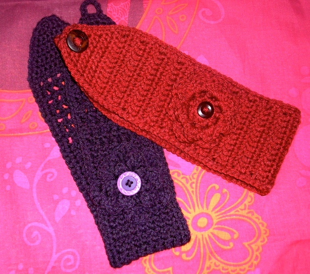 Two versions of the crocheted headband with flowers